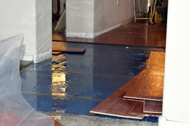Professional Emergency Water Damage Restoration technician working in Kimbolton, OH
